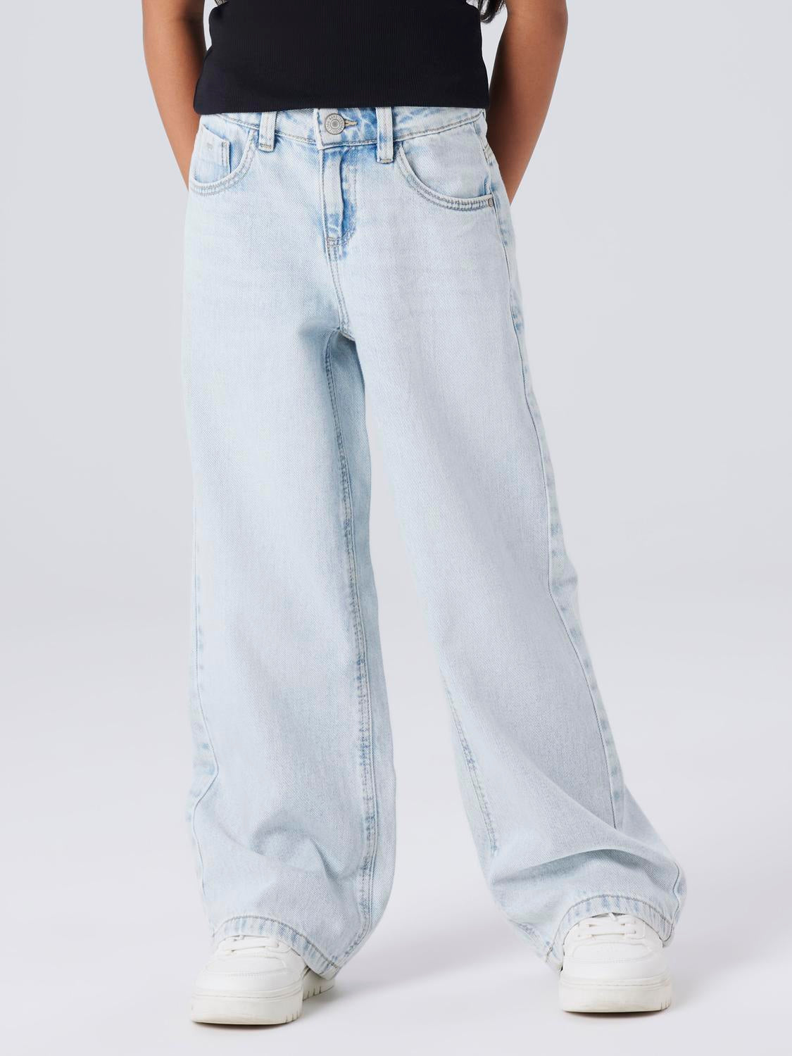 model_shot-creative